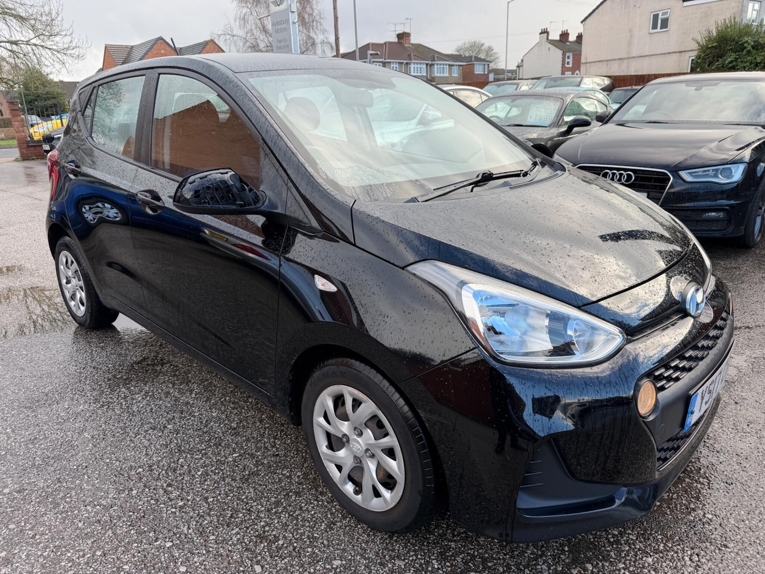 Used Hyundai i10 2017 for sale - 77249364: Photo 4