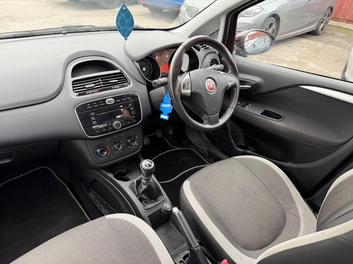 Used Fiat Punto 2012 for sale - 77327286: Photo 2