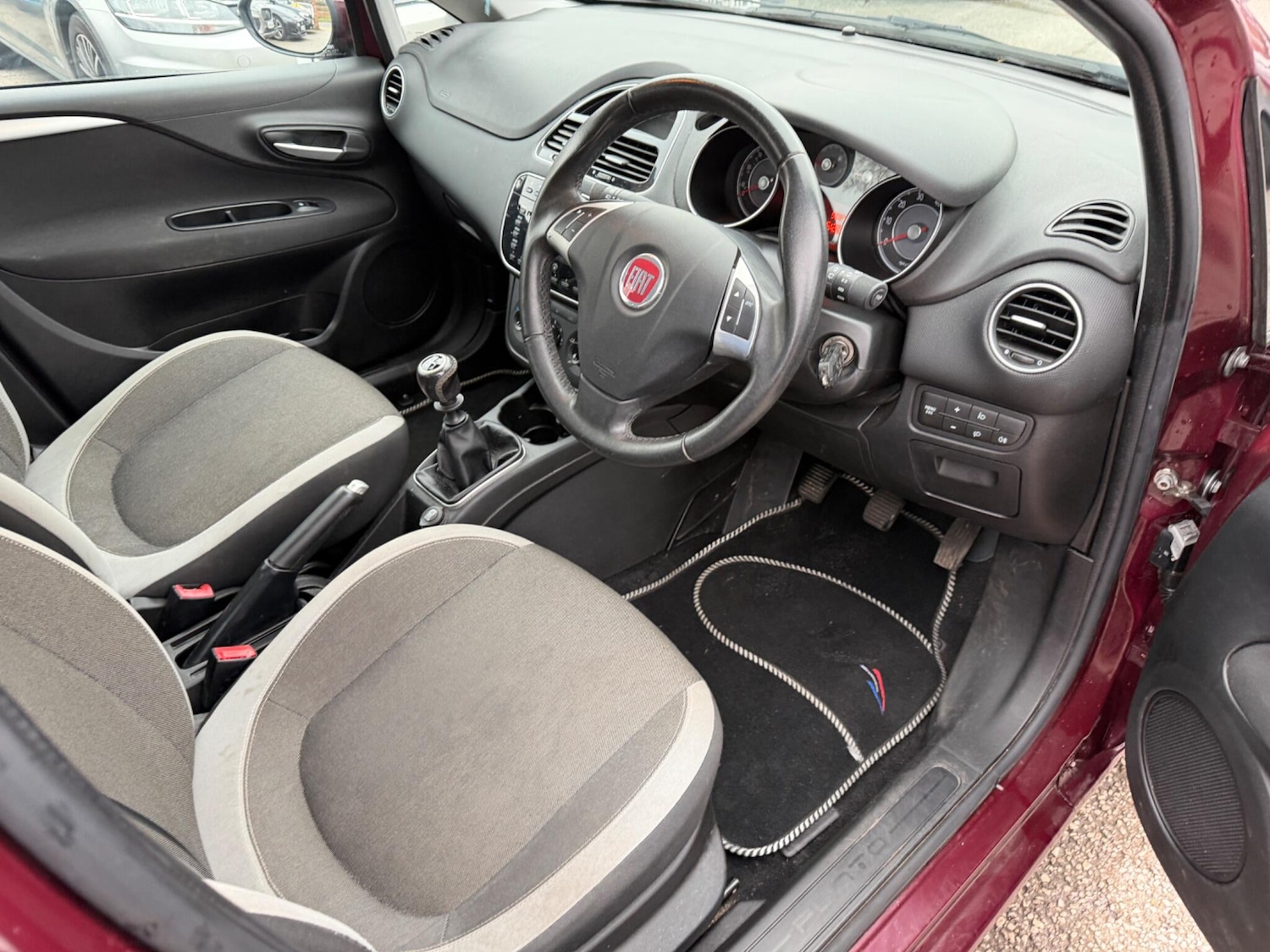 Used Fiat Punto 2012 for sale - 77327286: Photo 31