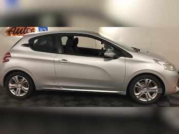 Used Peugeot 208 2013 for sale - 75352385: Photo