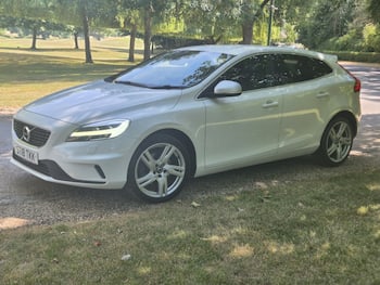Used Volvo V40 2018 for sale - 79575581: Photo