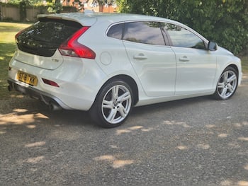 Used Volvo V40 2018 for sale - 79575581: Photo