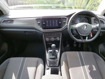 Used Volkswagen T-Roc 2018 for sale - 75338805: Photo