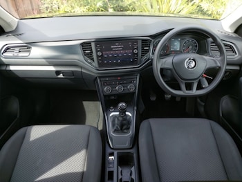 Used Volkswagen T-Roc 2019 for sale - 75550921: Photo