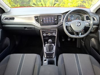 Used Volkswagen T-Roc 2019 for sale - 77209095: Photo