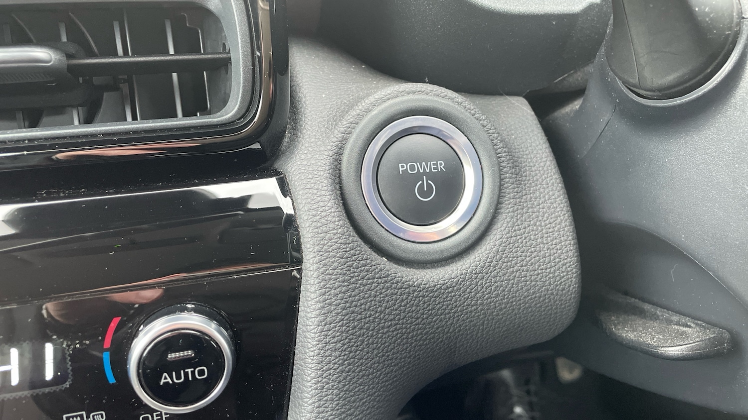 Used Toyota Yaris Cross 2024 for sale - 76844760: Photo 32