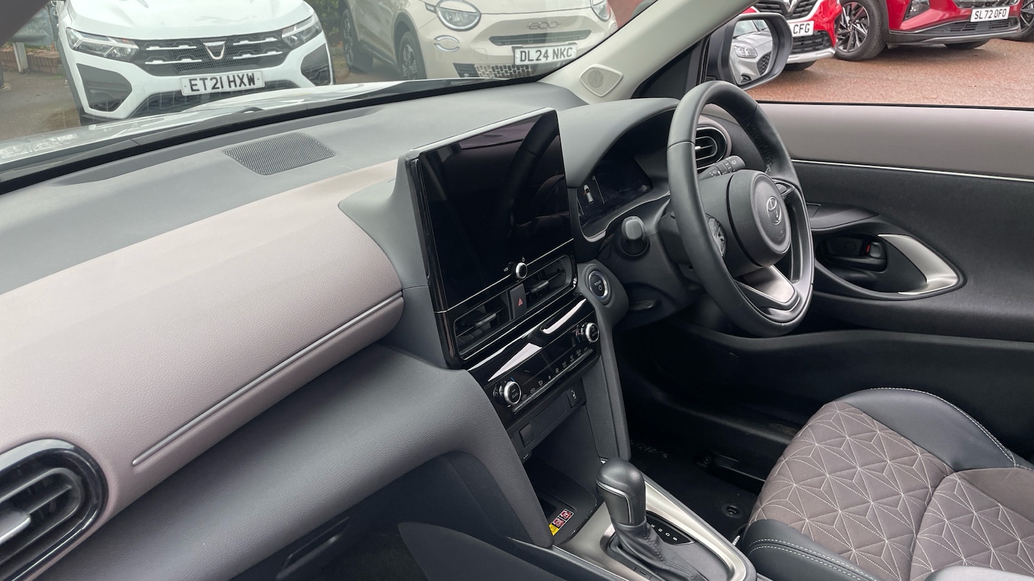 Used Toyota Yaris Cross 2024 for sale - 76844760: Photo 9