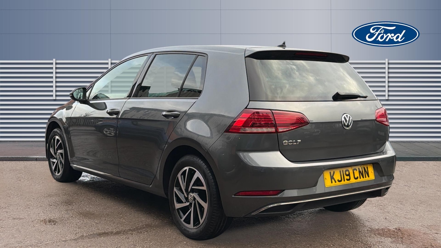 Used Volkswagen Golf 2019 for sale - 76853407: Photo 2