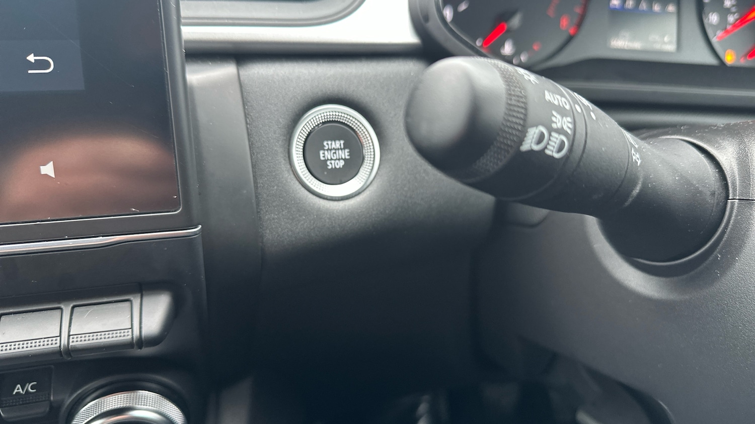 Used Renault Captur 2024 for sale - 76553703: Photo 29