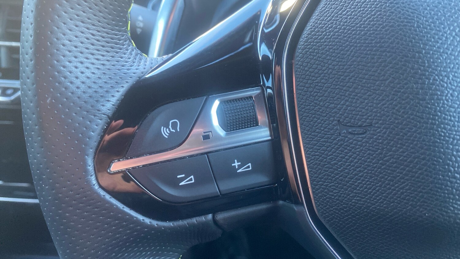 Used Peugeot 2008 2023 for sale - 77578102: Photo 31