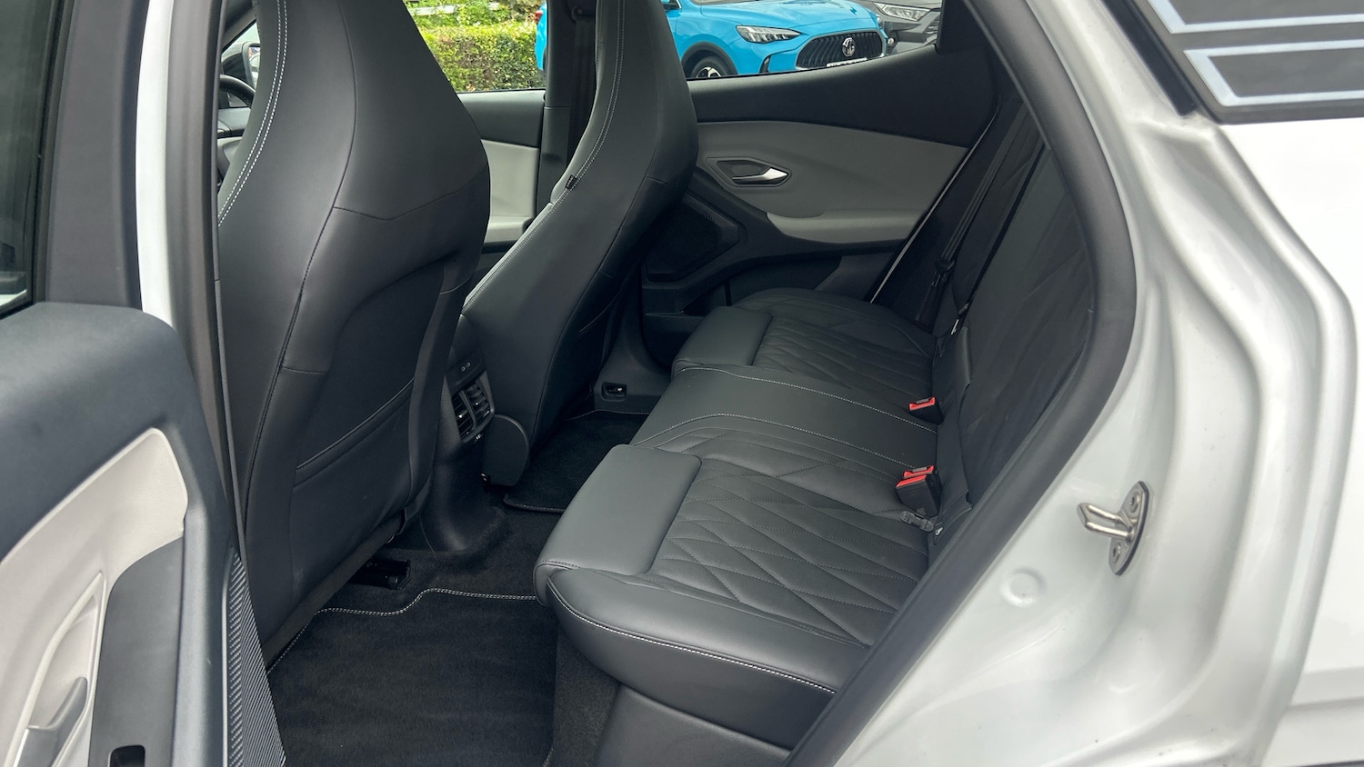 Used Ford Explorer 2025 for sale - 76352948: Photo 16