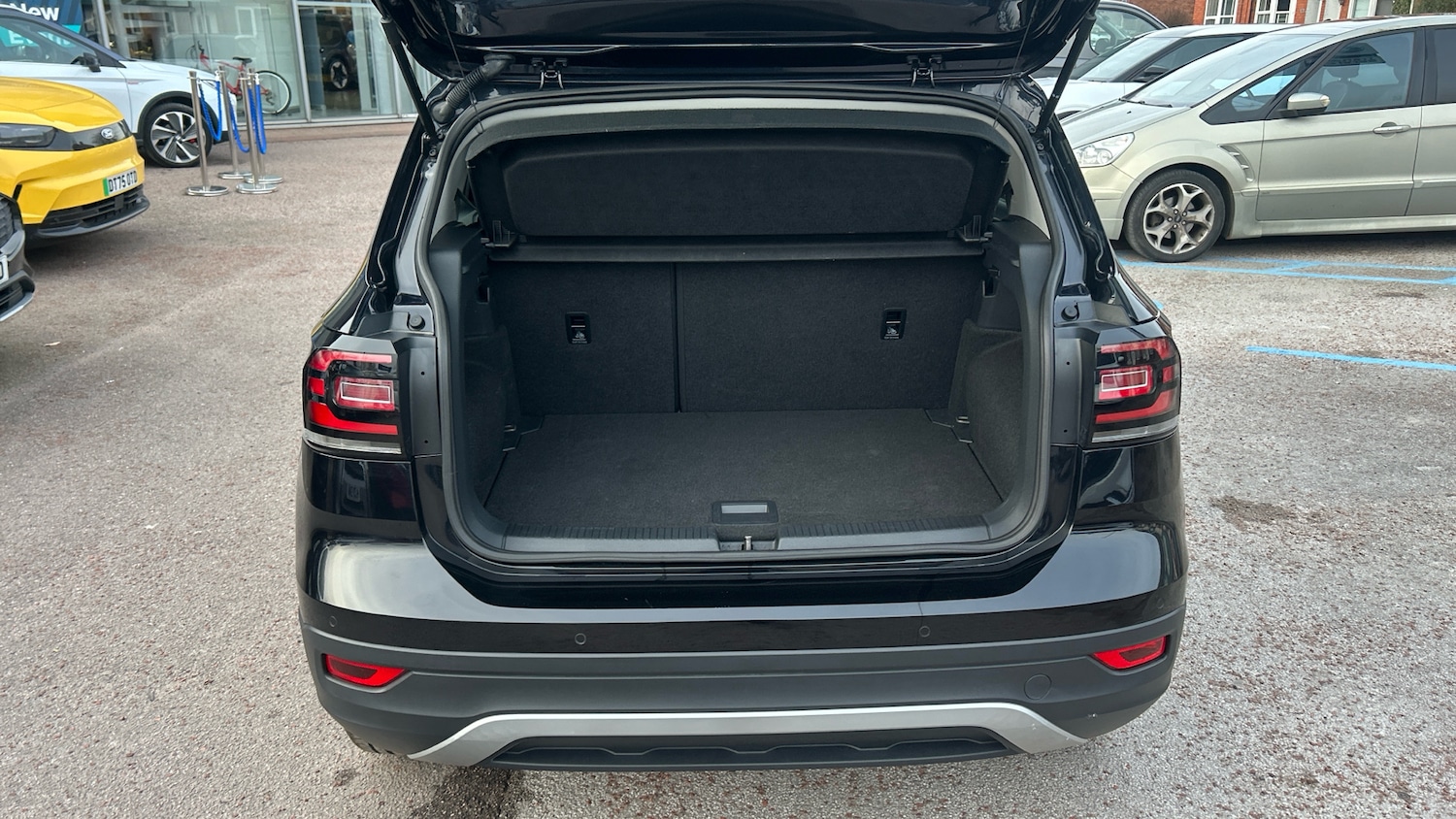 Used Volkswagen T-Cross 2023 for sale - 77591306: Photo 4