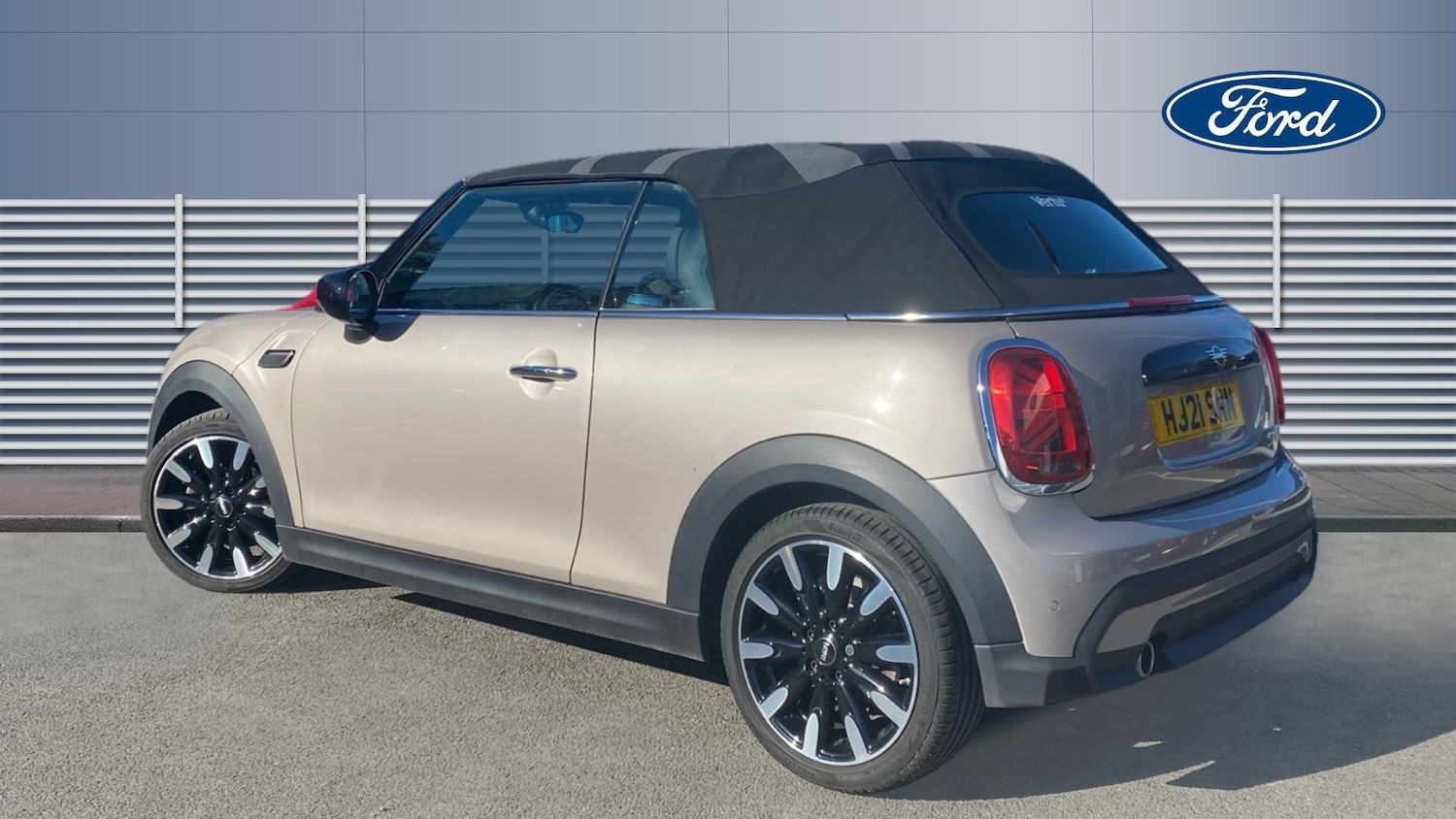 Used MINI Convertible 2021 for sale - 76932110: Photo 2