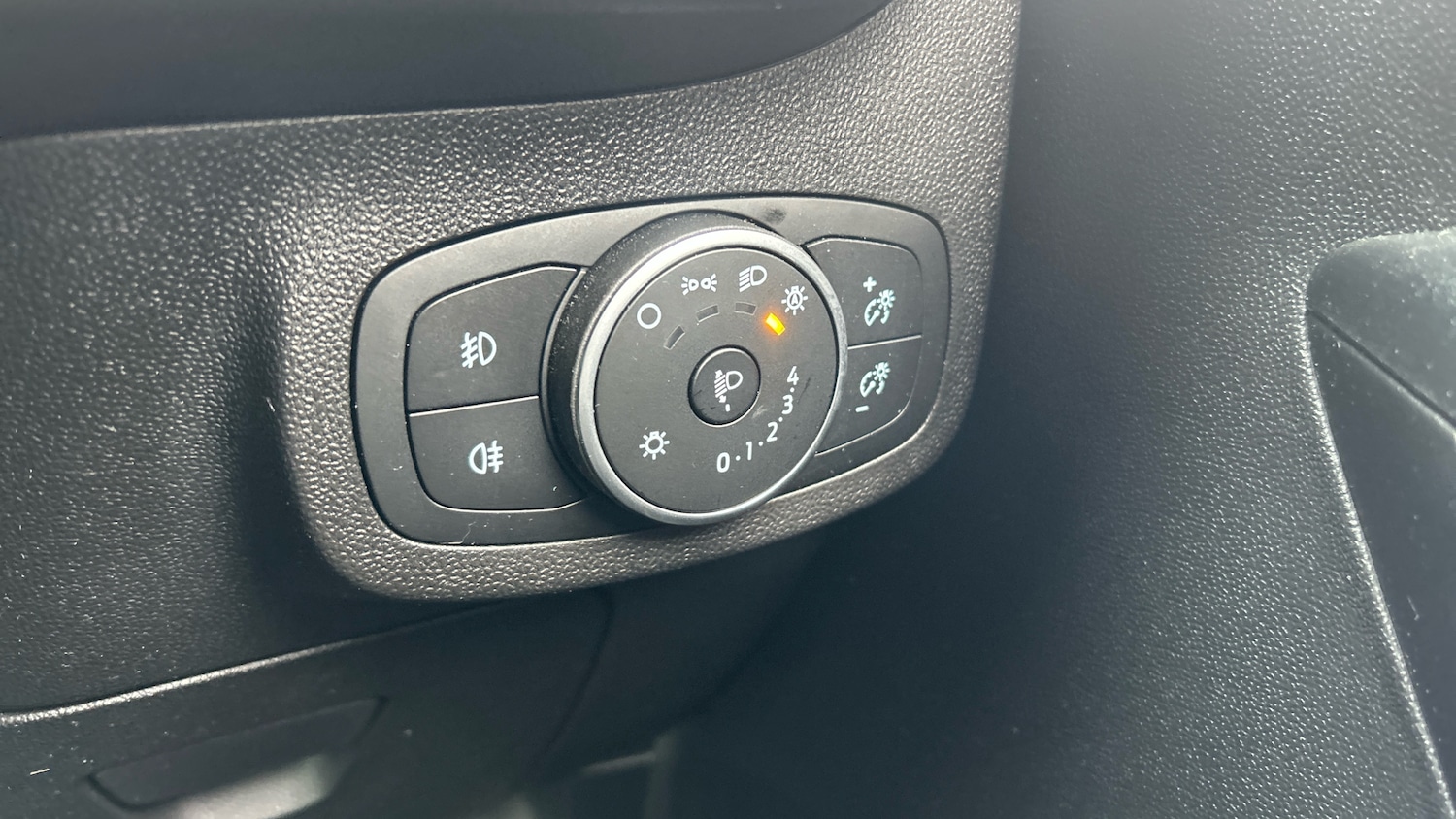 Used Ford Fiesta 2018 for sale - 76316331: Photo 25