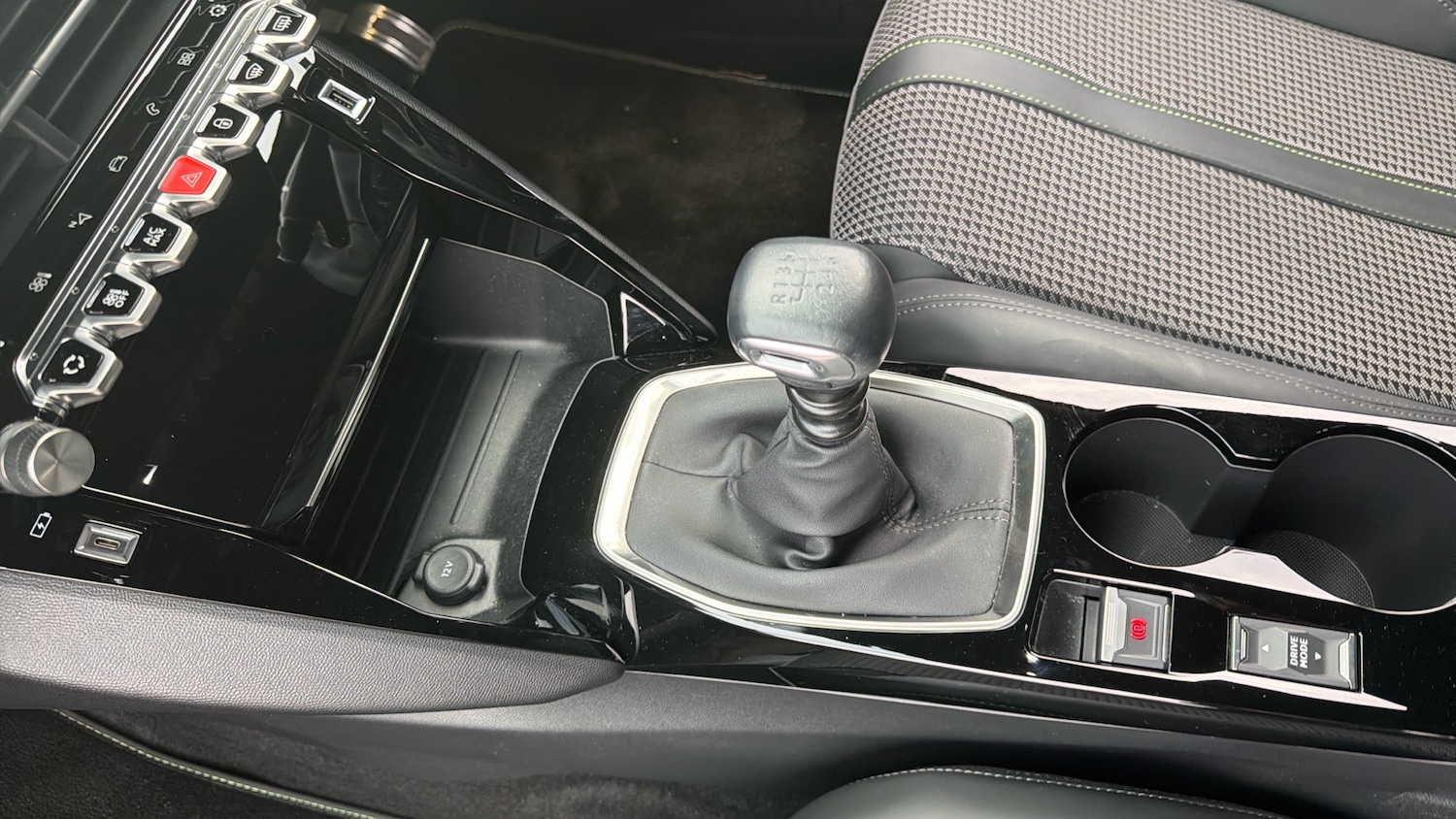 Used Peugeot 2008 2023 for sale - 76352398: Photo 13