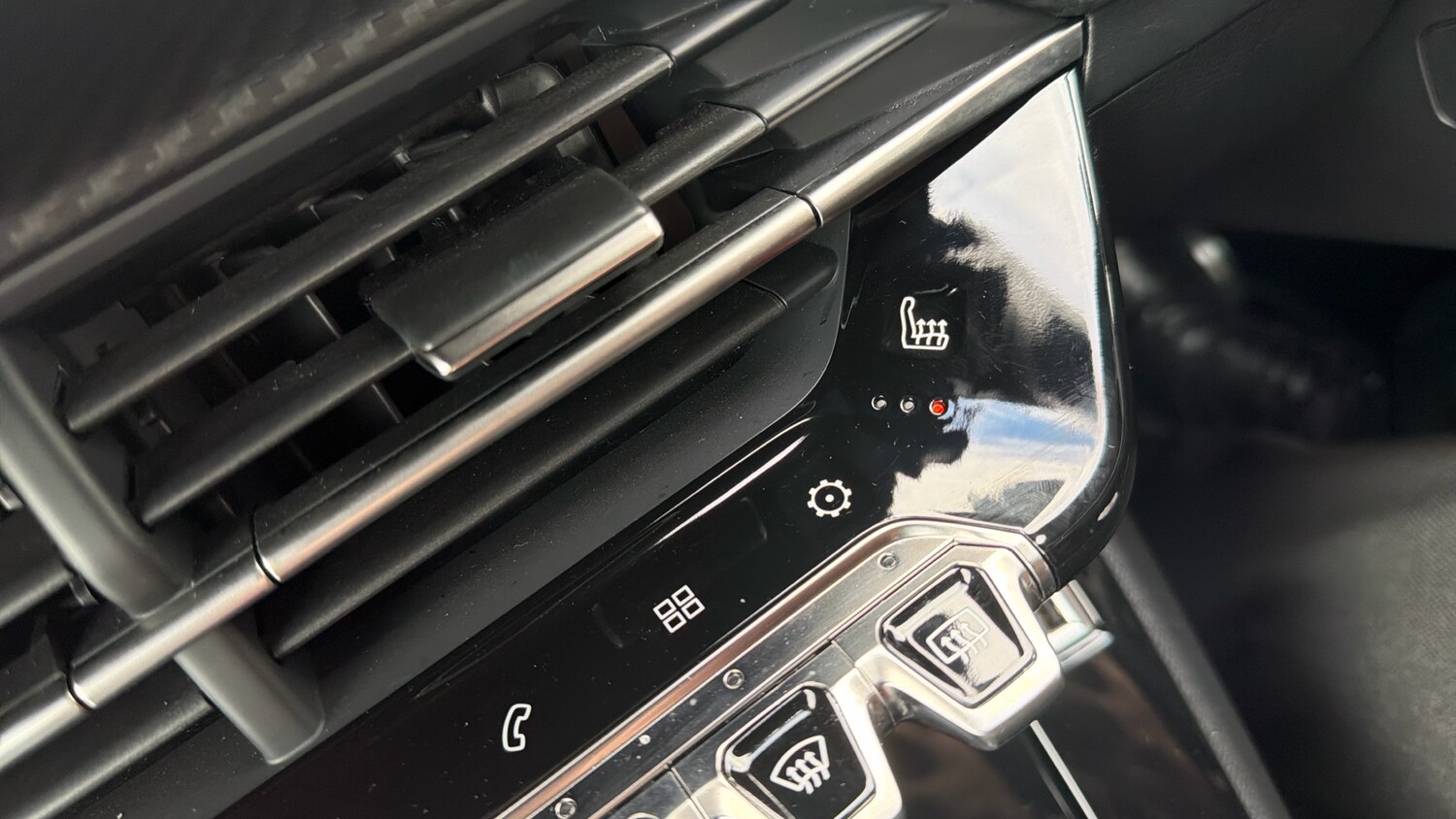 Used Peugeot 2008 2023 for sale - 76352398: Photo 25