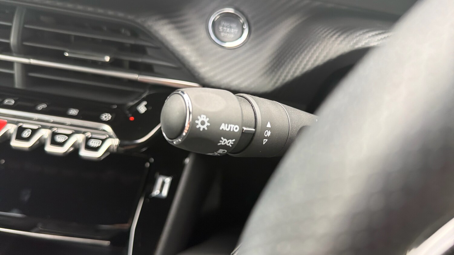 Used Peugeot 2008 2023 for sale - 76352398: Photo 38