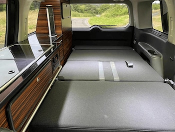 Used Nissan Elgrand 2011 for sale - 76385138: Photo