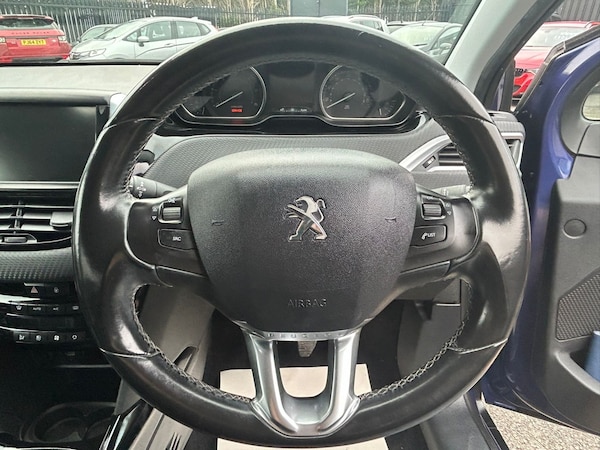 Used Peugeot 2008 2015 for sale - 76242856: Photo 16