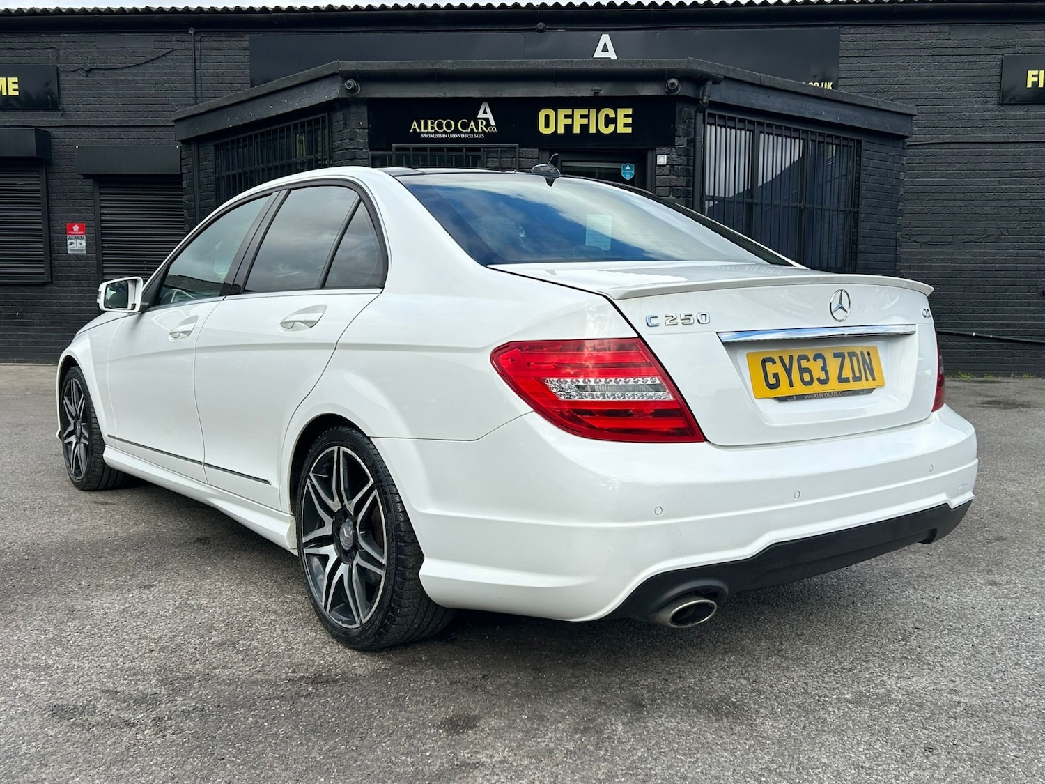 Used Mercedes-Benz C Class 2014 for sale - 76358048: Photo 3