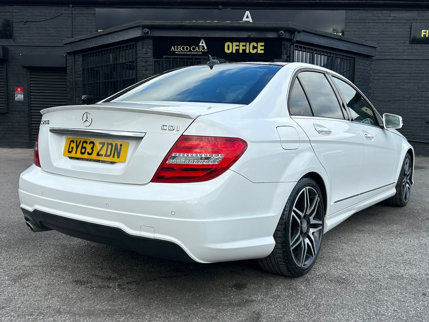 Used Mercedes-Benz C Class 2014 for sale - 76358048: Photo 5