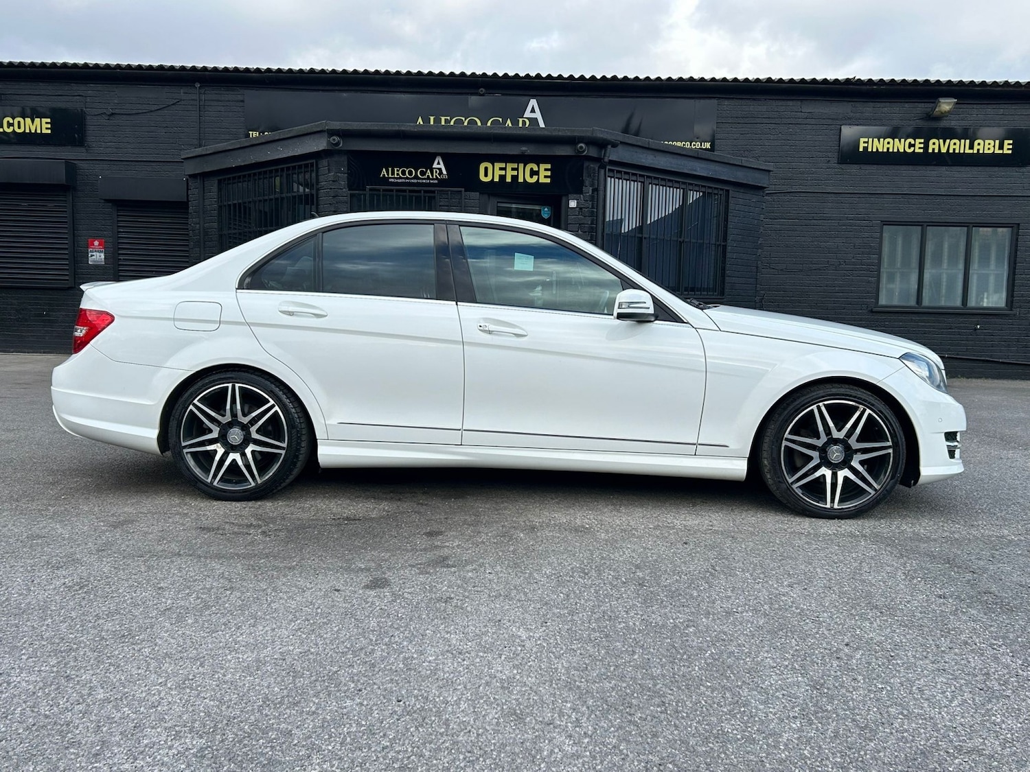 Used Mercedes-Benz C Class 2014 for sale - 76358048: Photo 6