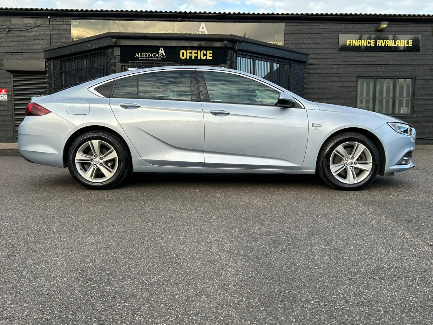 Used Vauxhall Insignia 2017 for sale - 76863932: Photo 7