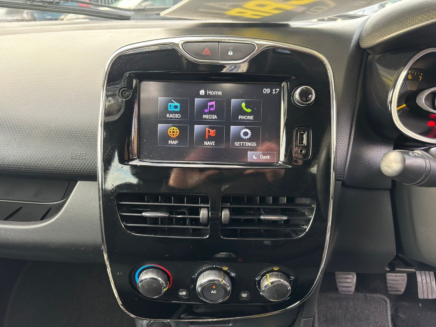 Used Renault Clio 2014 for sale - 76618597: Photo 14