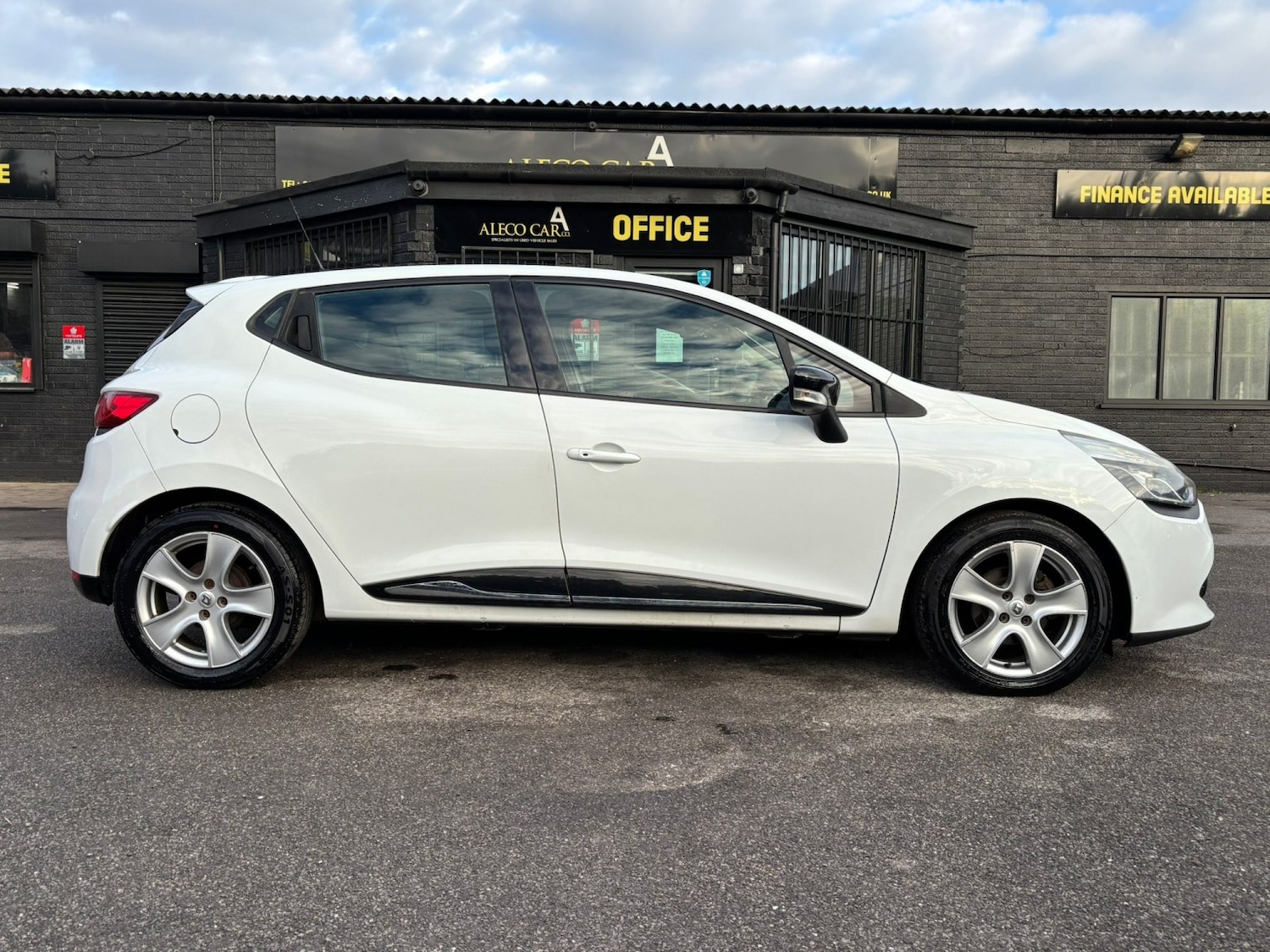 Used Renault Clio 2014 for sale - 76618597: Photo 6