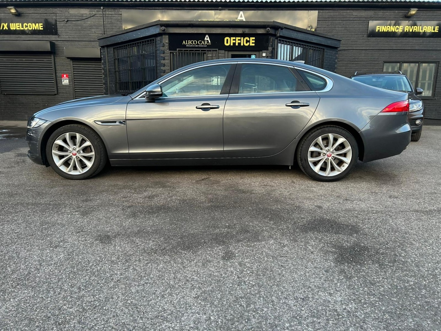 Used Jaguar XF 2016 for sale - 76924328: Photo 2