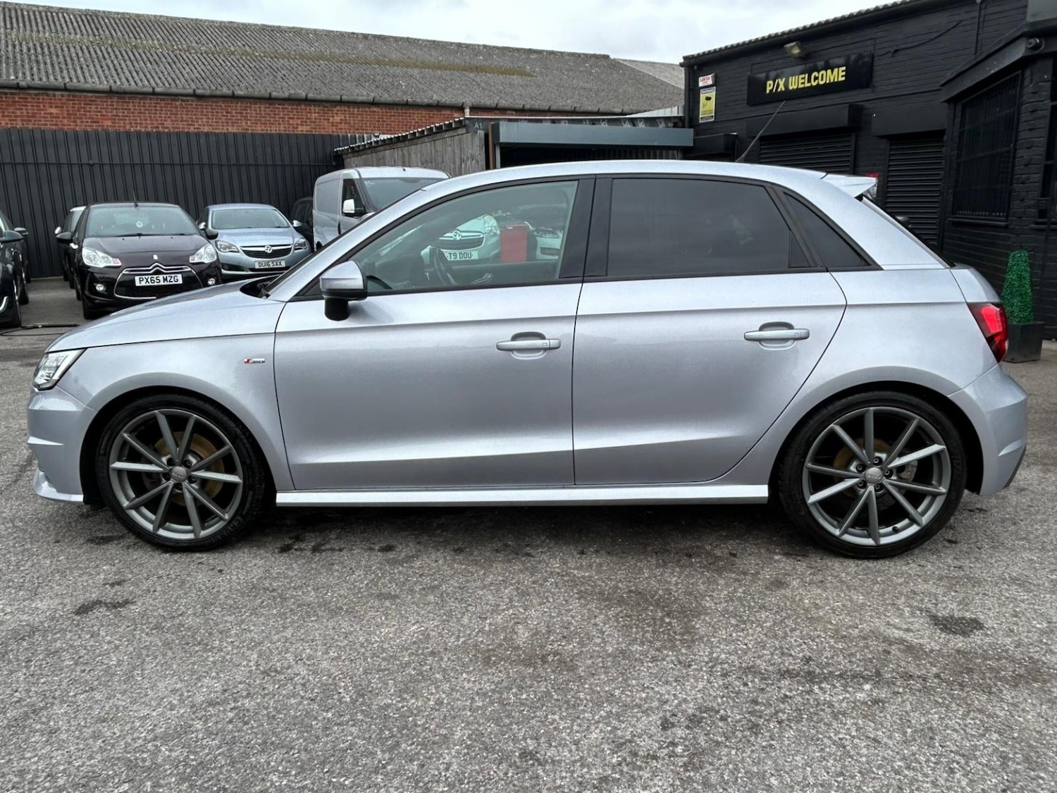 Used Audi A1 2015 for sale - 77792931: Photo 2