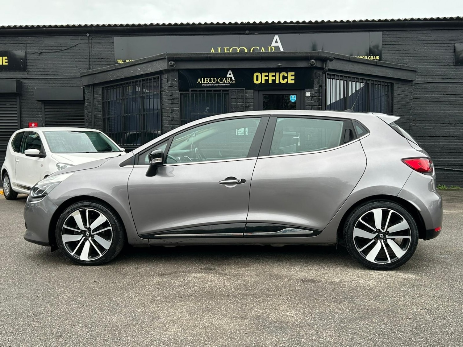 Used Renault Clio 2014 for sale - 76974478: Photo 2