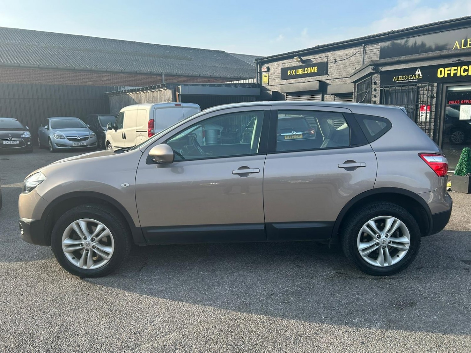 Used Nissan Qashqai 2010 for sale - 77954031: Photo 2