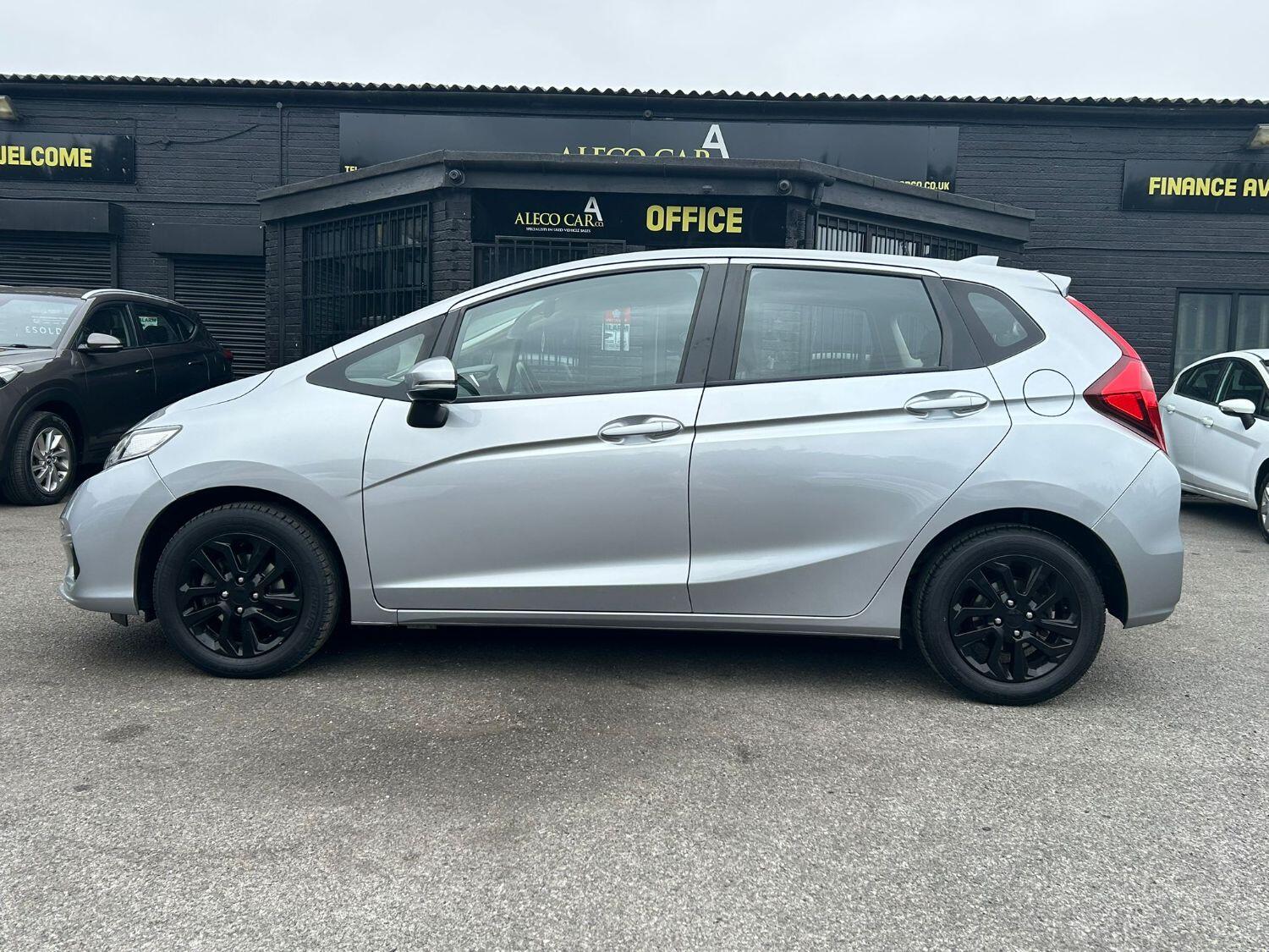 Used Honda Jazz 2018 for sale - 76769368: Photo 2