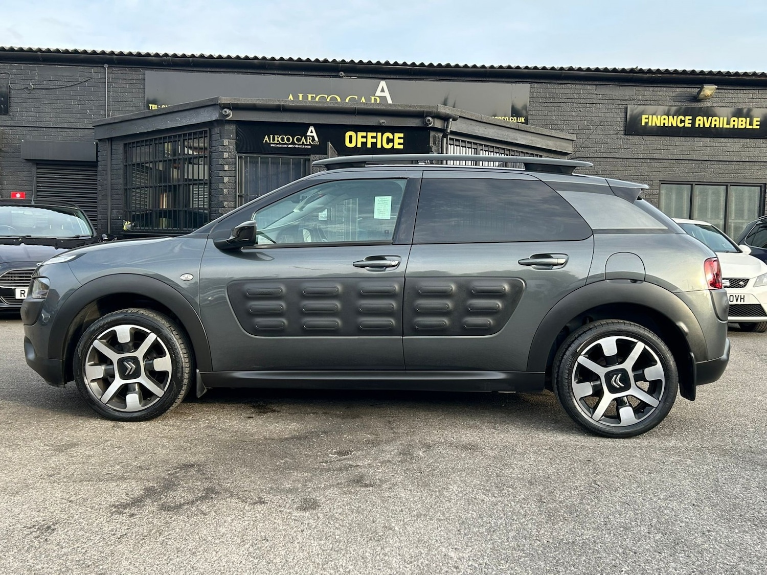 Used Citroen C4 Cactus 2017 for sale - 76299092: Photo 2