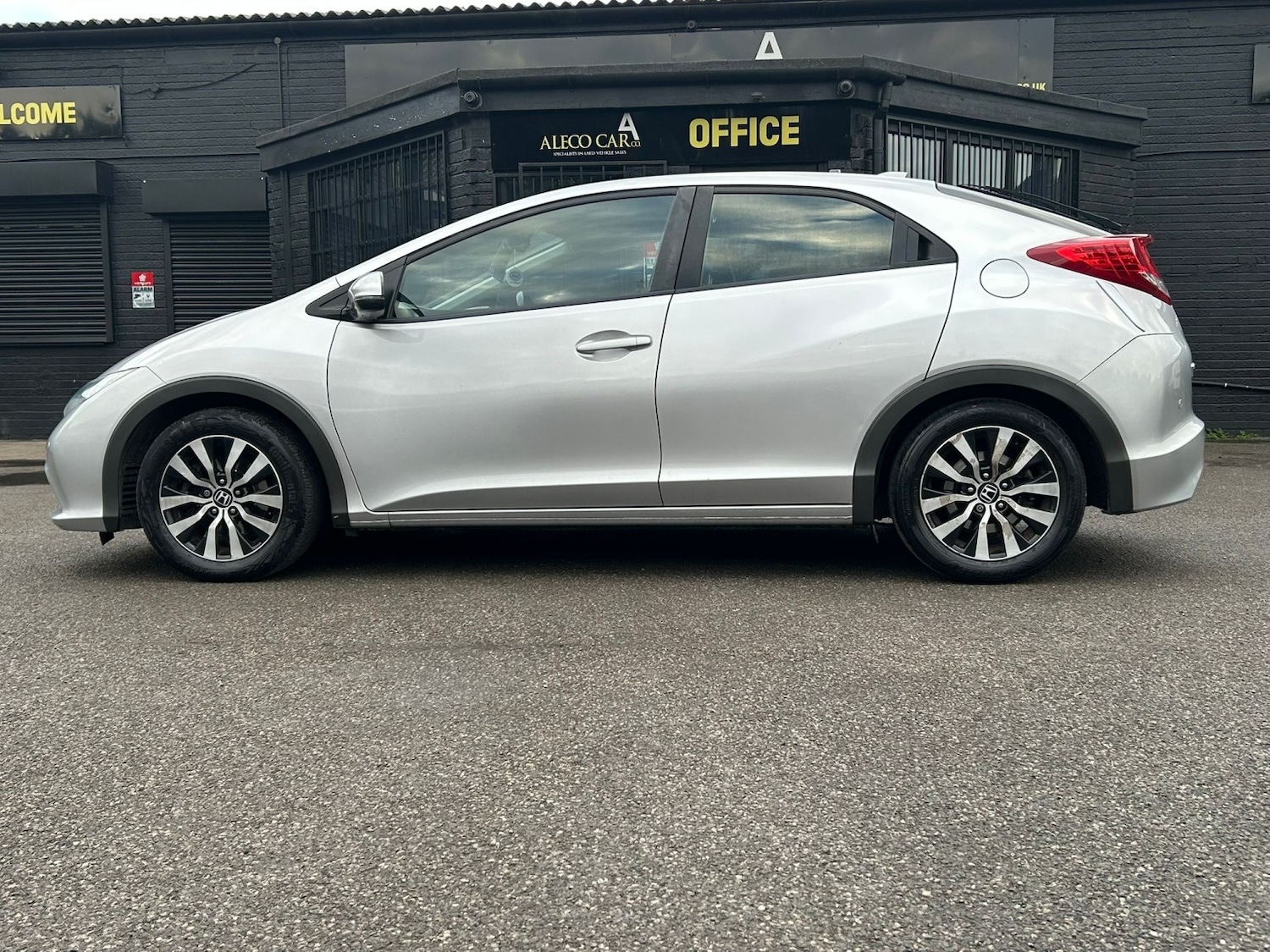 Used Honda Civic 2013 for sale - 76863931: Photo 2