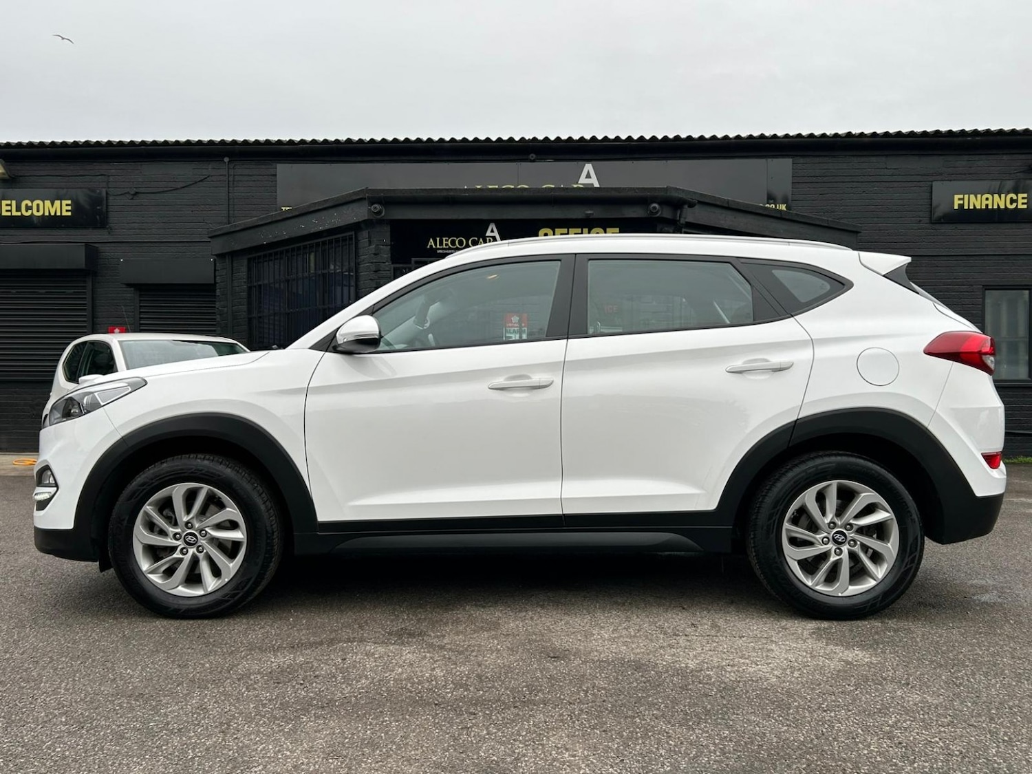 Used Hyundai TUCSON 2017 for sale - 76974295: Photo 2