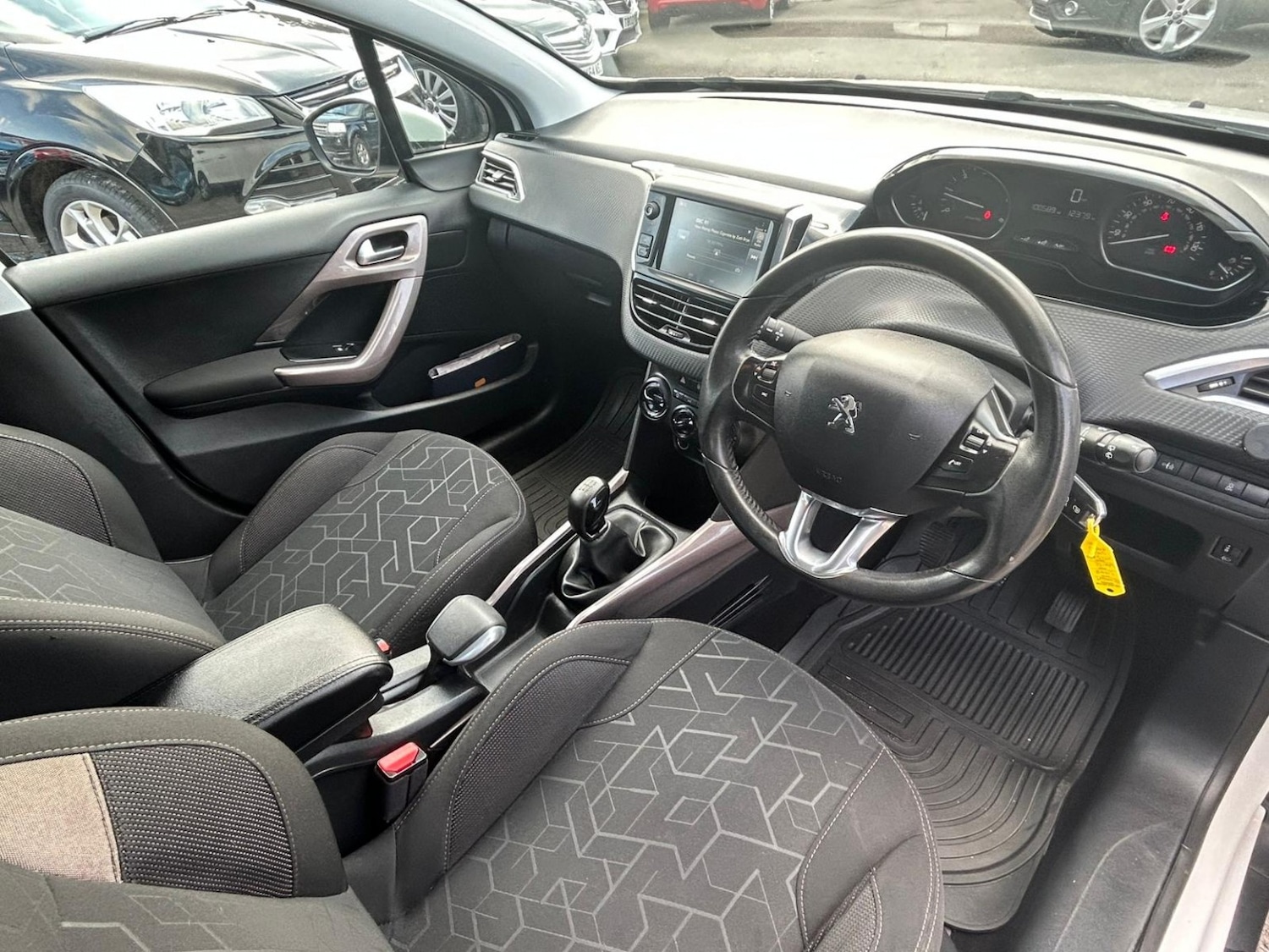 Used Peugeot 2008 2015 for sale - 77694227: Photo 11