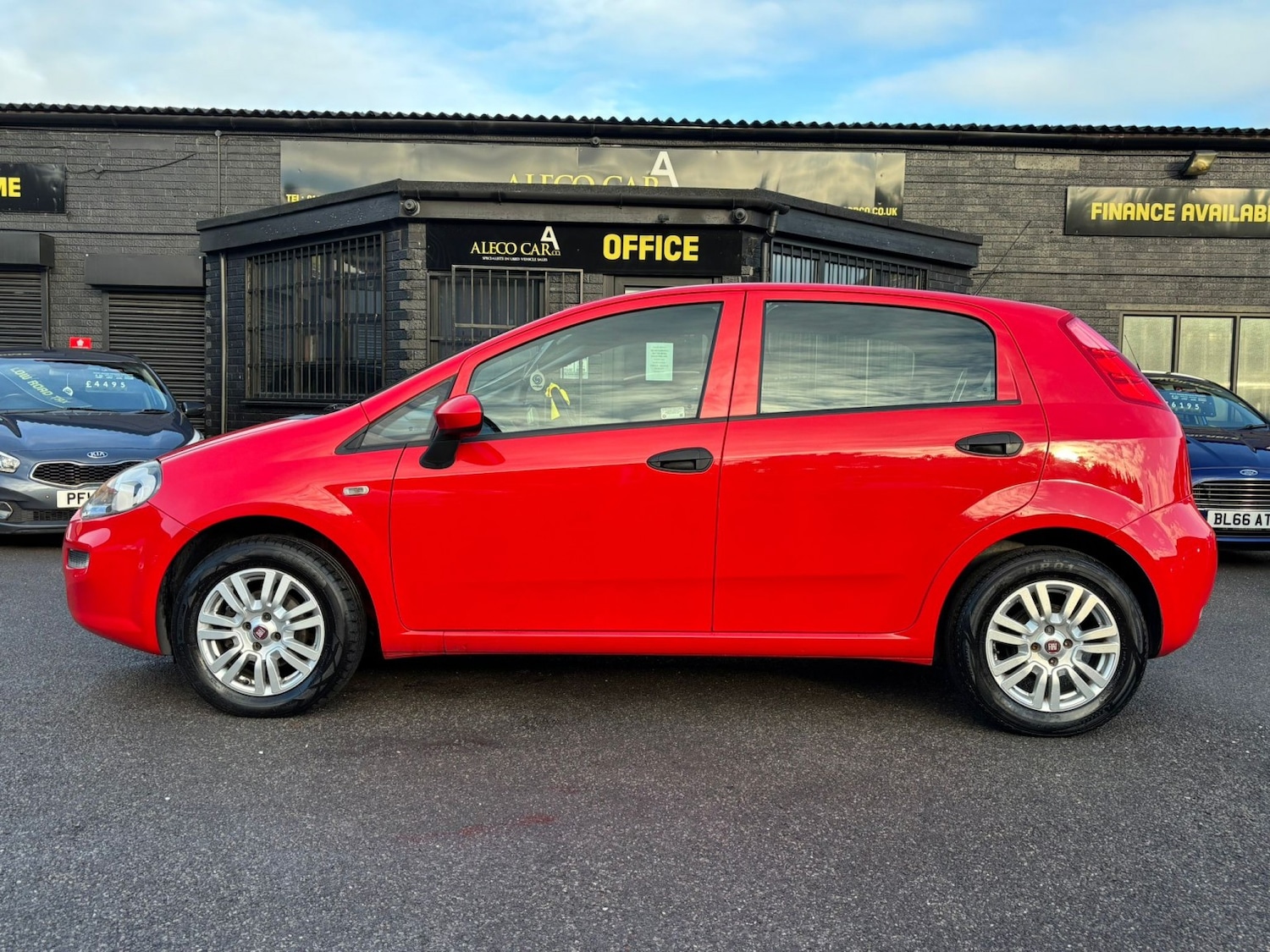 Used Fiat Punto 2016 for sale - 76687141: Photo 2