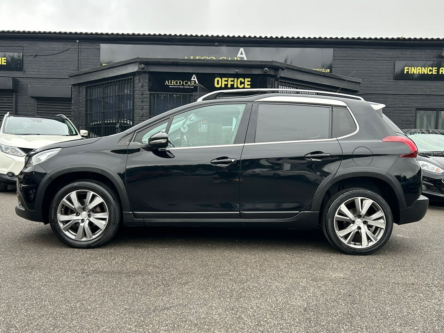 Used Peugeot 2008 2017 for sale - 76769463: Photo 2