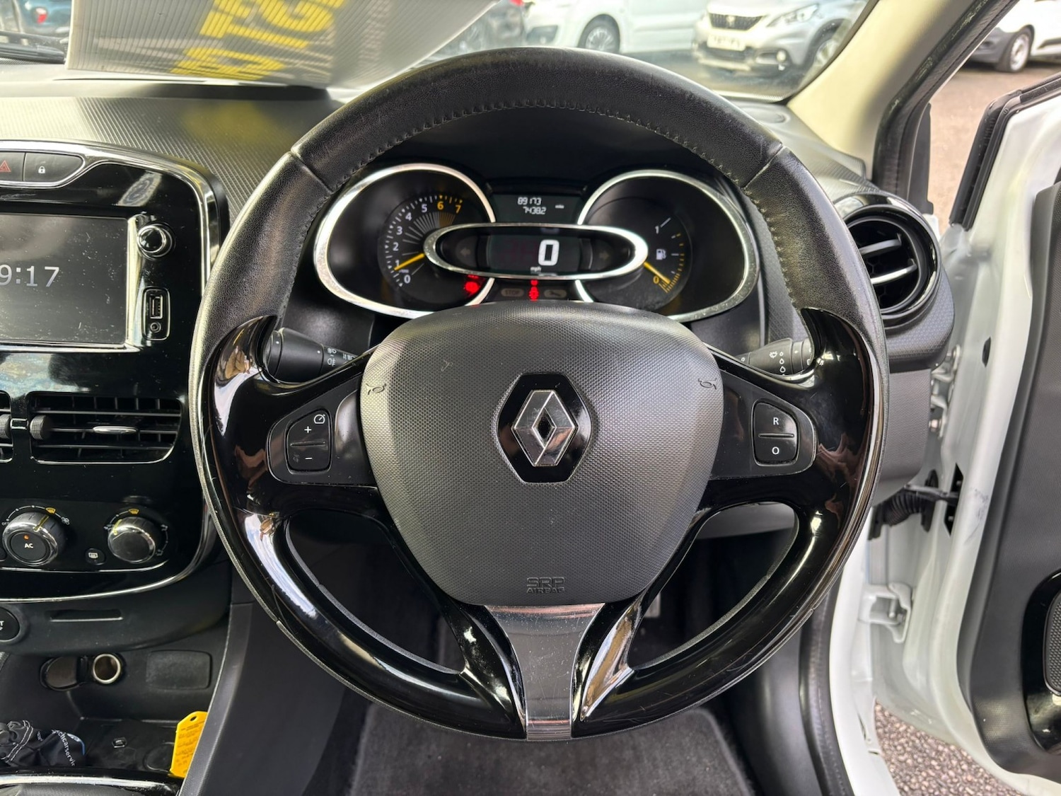 Used Renault Clio 2014 for sale - 76931446: Photo 17
