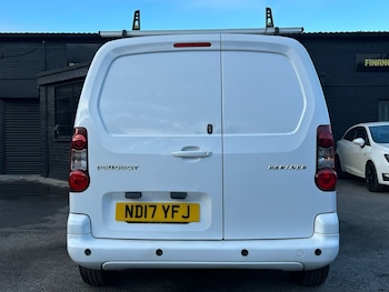 Used Peugeot Partner 2017 for sale - 76101103: Photo
