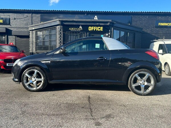 Used Vauxhall Tigra 2009 for sale - 76035608: Photo 2
