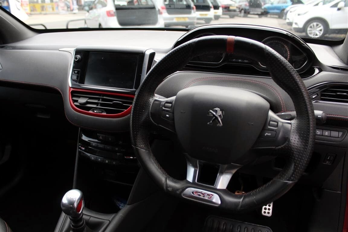Used Peugeot 208 2014 for sale - 76352081: Photo 10