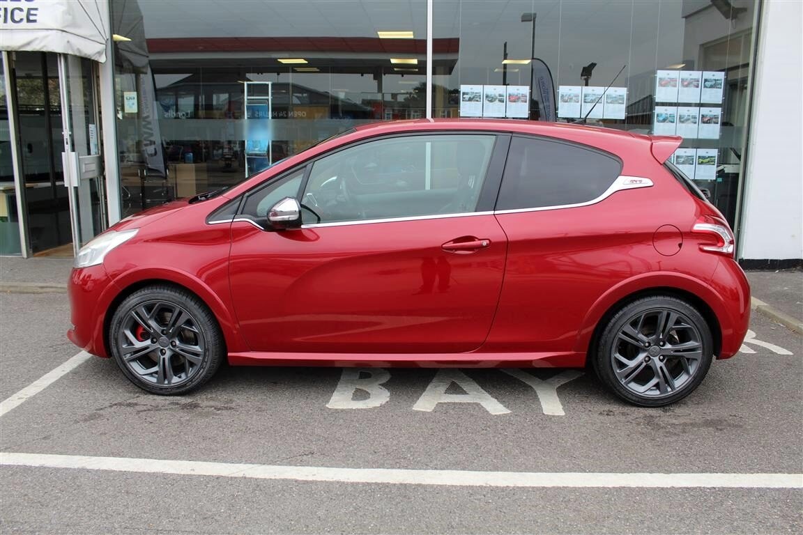 Used Peugeot 208 2014 for sale - 76352081: Photo 2
