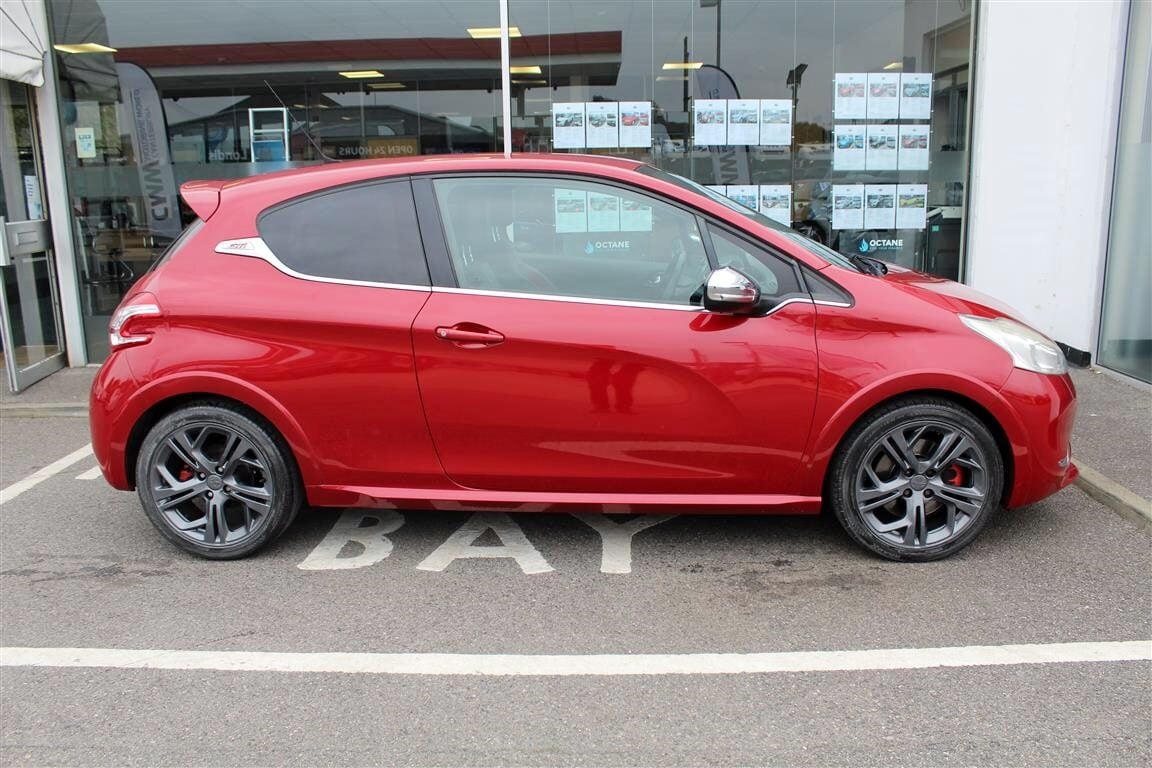 Used Peugeot 208 2014 for sale - 76352081: Photo 5