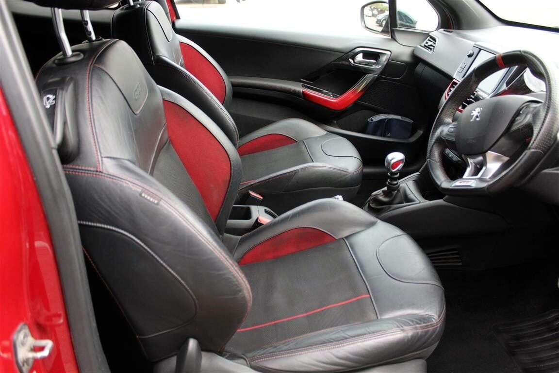 Used Peugeot 208 2014 for sale - 76352081: Photo 8