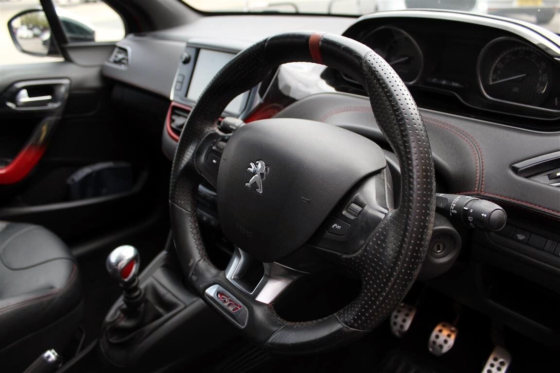 Used Peugeot 208 2014 for sale - 76352081: Photo 9