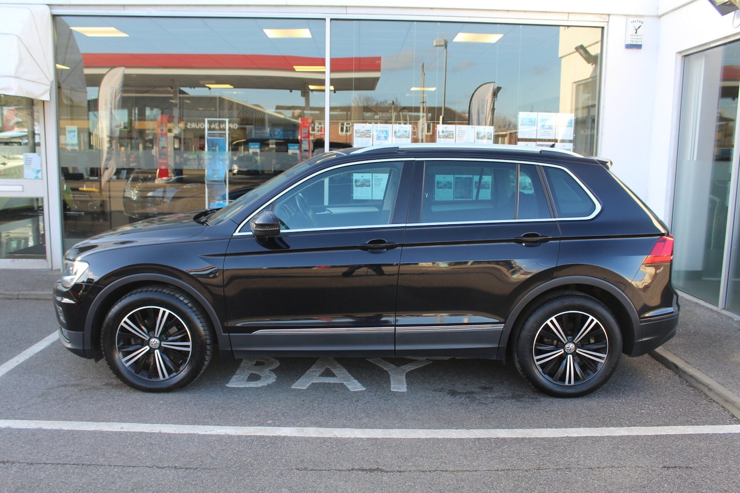 Used Volkswagen Tiguan 2018 for sale - 77490804: Photo 2