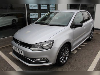 Used Volkswagen Polo 2015 for sale - 76352083: Photo
